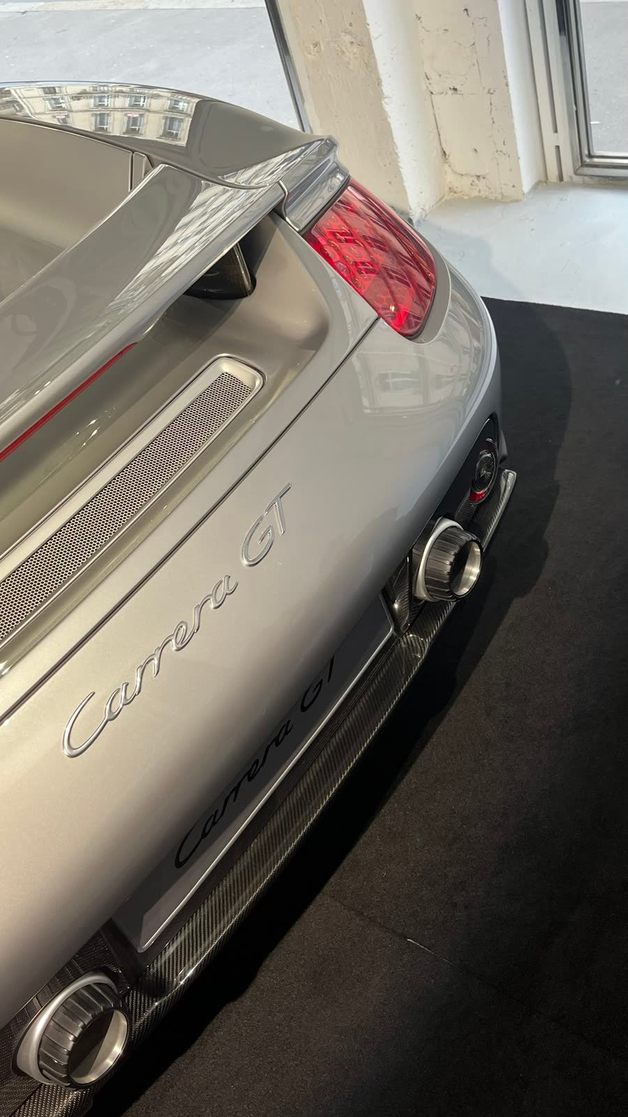 Porsche Carrera GT à Paris